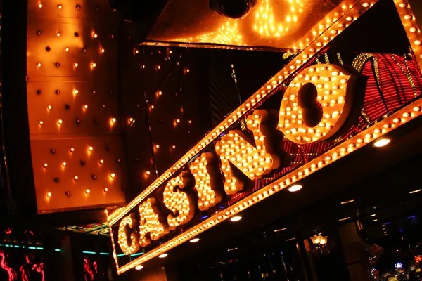 Live Sic Bo table on sijoni88 showing three dice and betting layout